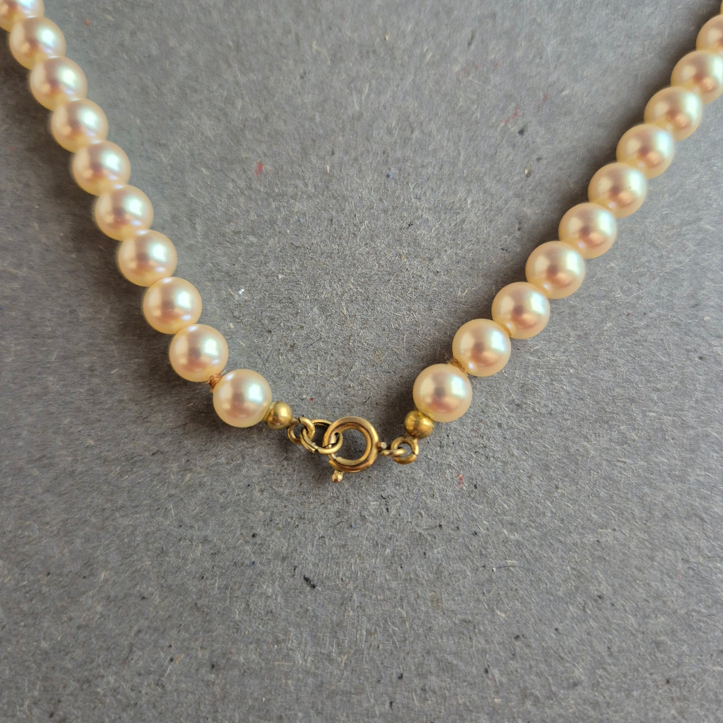 Klassische Vintage-Perlenkette – Zeitlose Eleganz in Cremeweiß