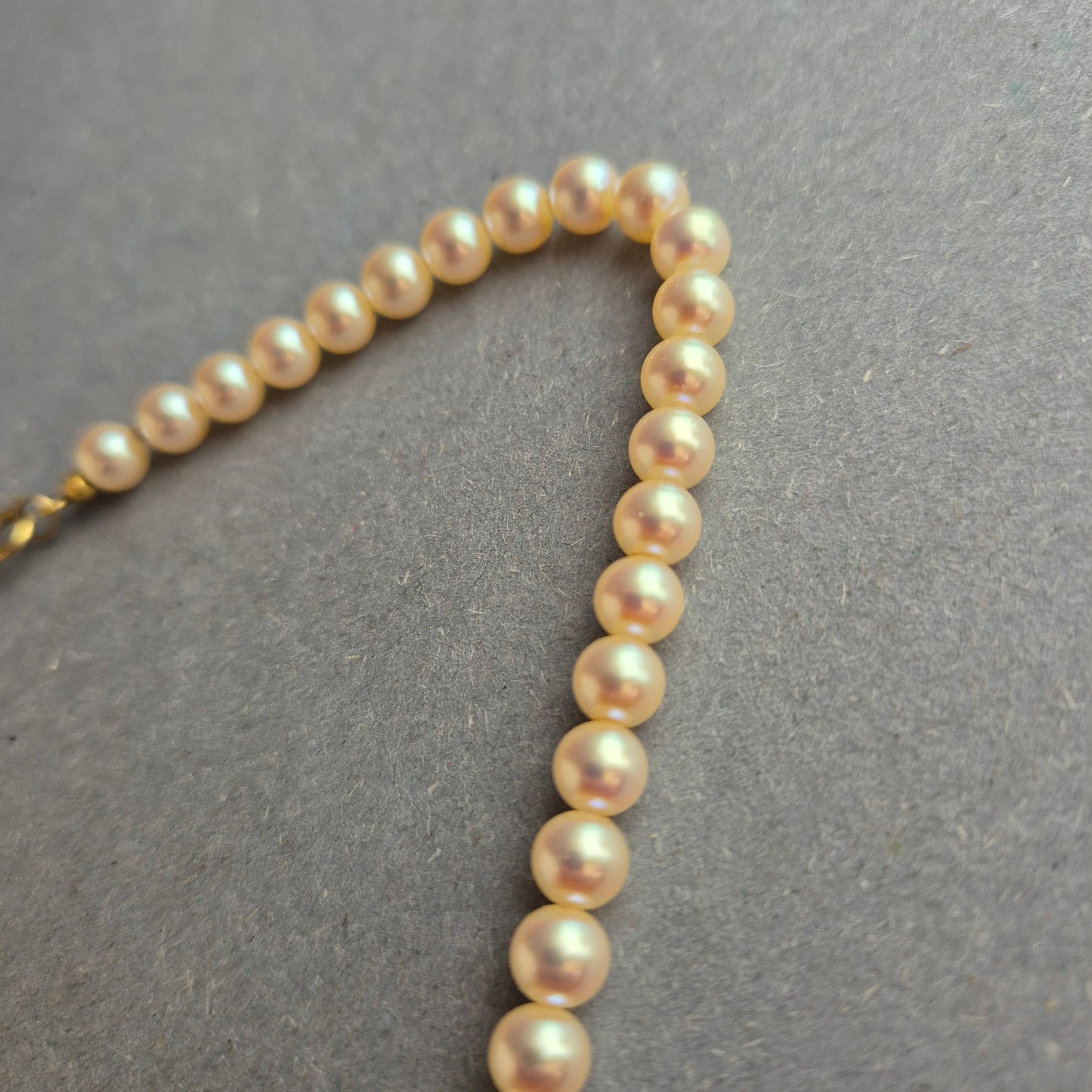 Klassische Vintage-Perlenkette – Zeitlose Eleganz in Cremeweiß