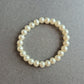 Elastisches Vintage-Perlenarmband – Klassisch und zeitlos in Cremeweiß