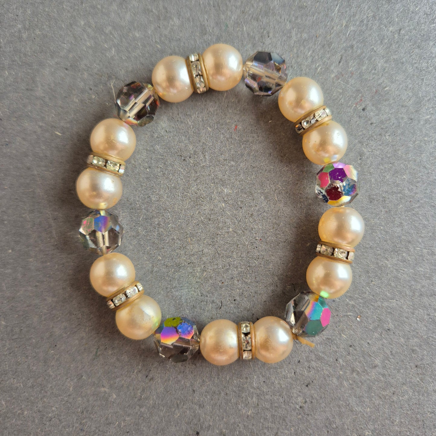 Vintage Perlenarmband mit Strass – Glänzendes Stretch-Design