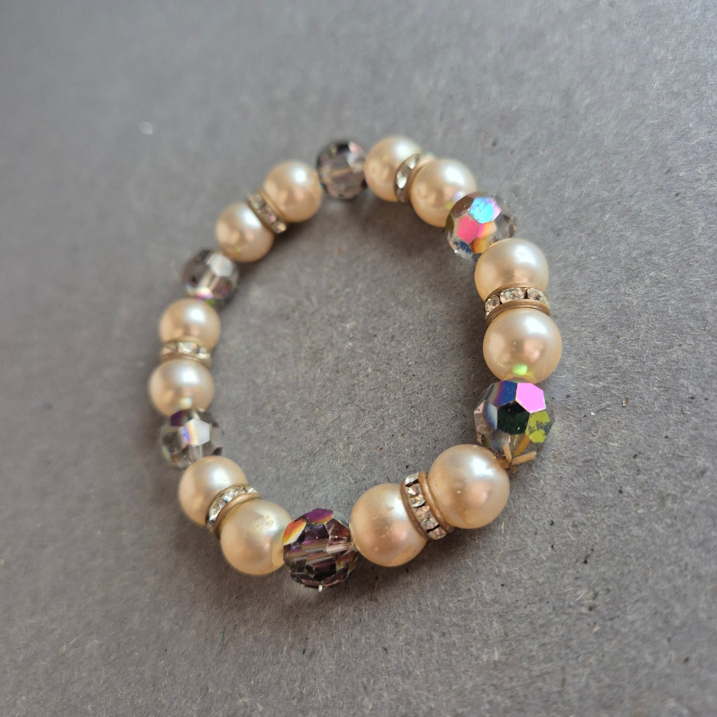 Vintage Perlenarmband mit Strass – Glänzendes Stretch-Design