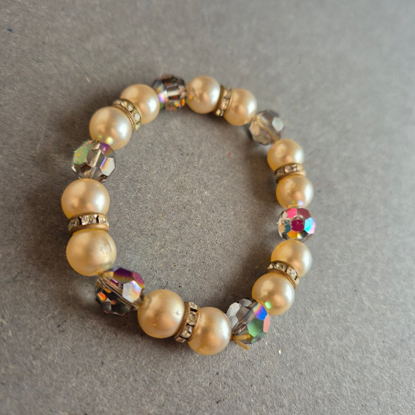 Vintage Perlenarmband mit Strass – Glänzendes Stretch-Design