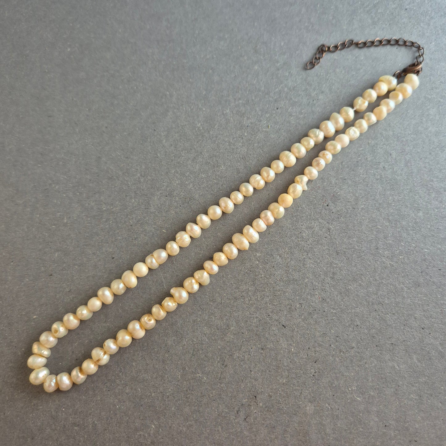 Vintage Süßwasserperlenkette – Naturweiß & elegant