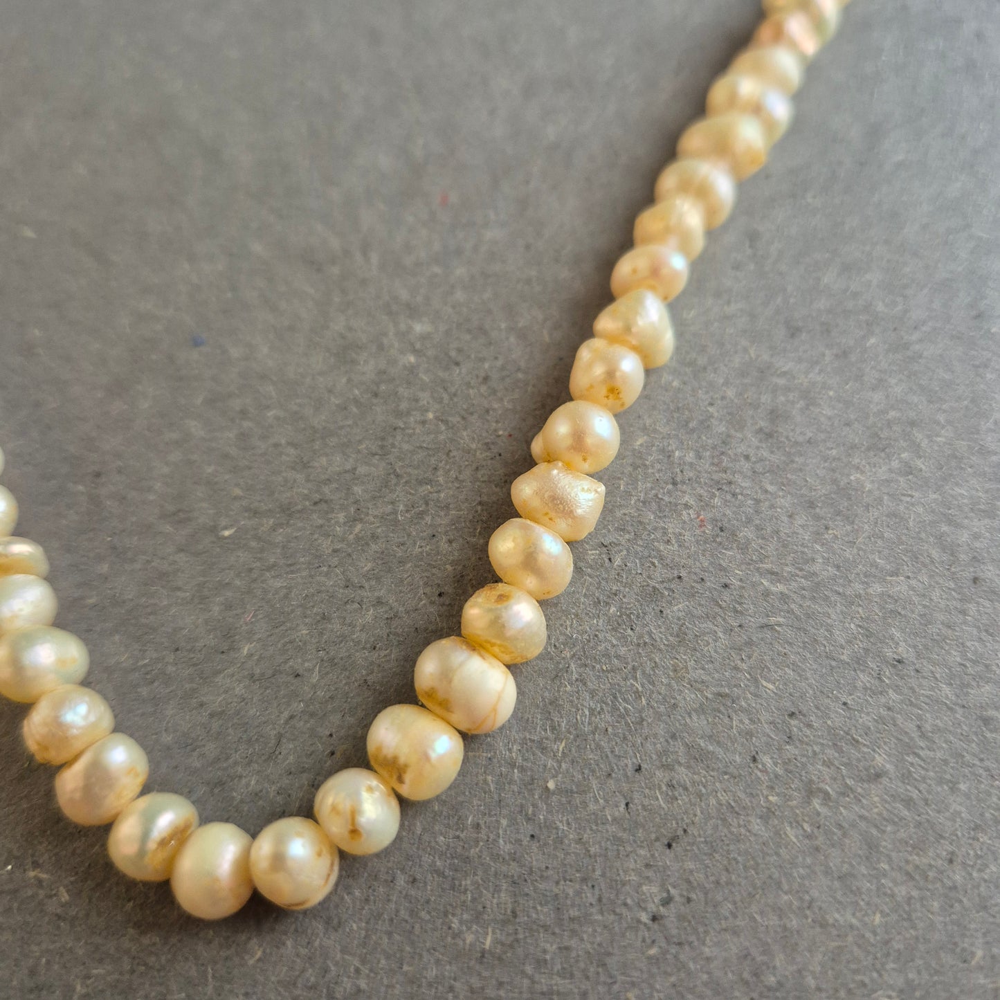 Vintage Süßwasserperlenkette – Naturweiß & elegant