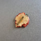 Herbstliche Blatt-Brosche – Lackiert in Rot