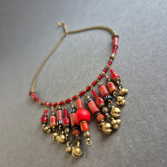 Ethno-Glasperlenkette – Rot & Messinglook