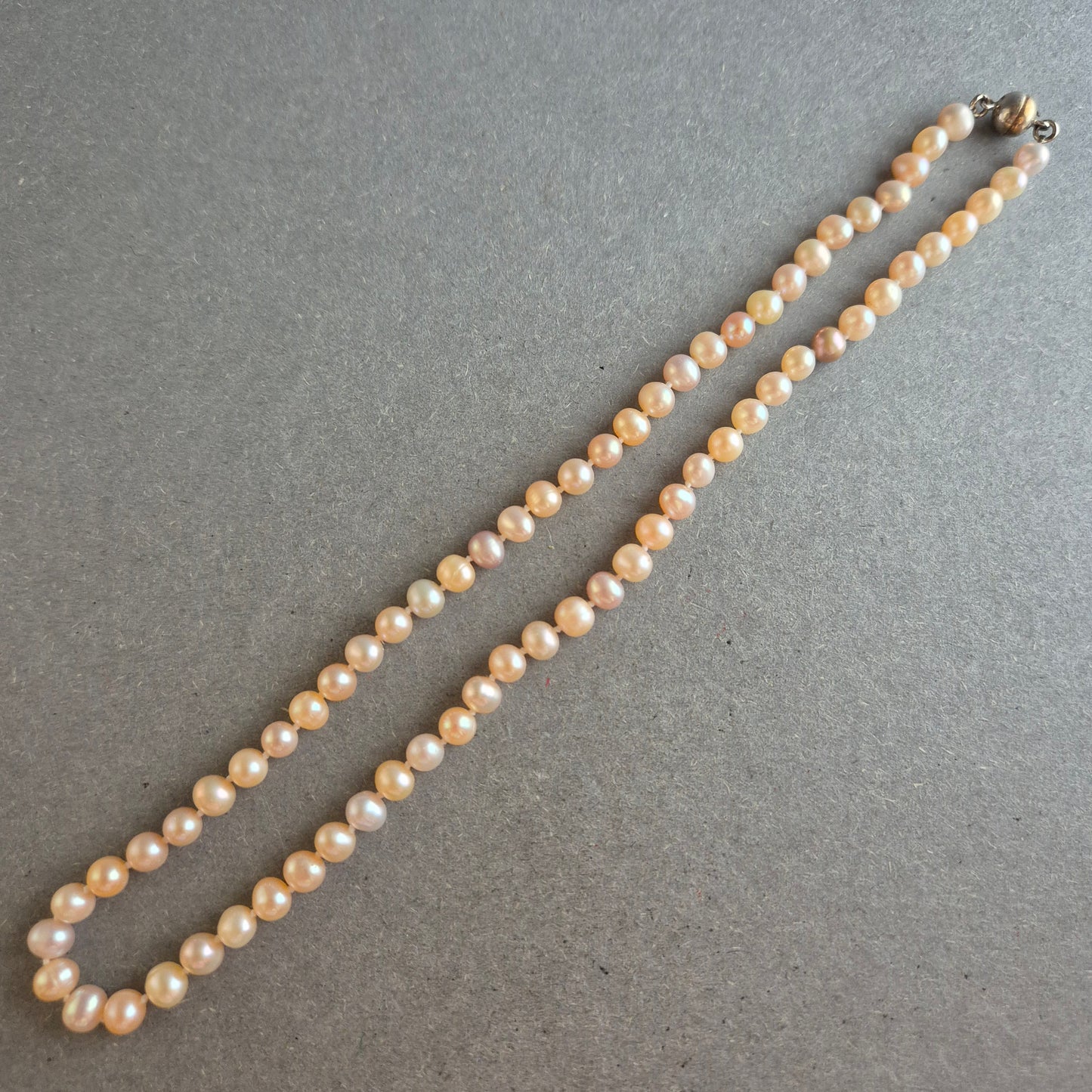 Süßwasserperlenkette – Roséfarben & klassisch