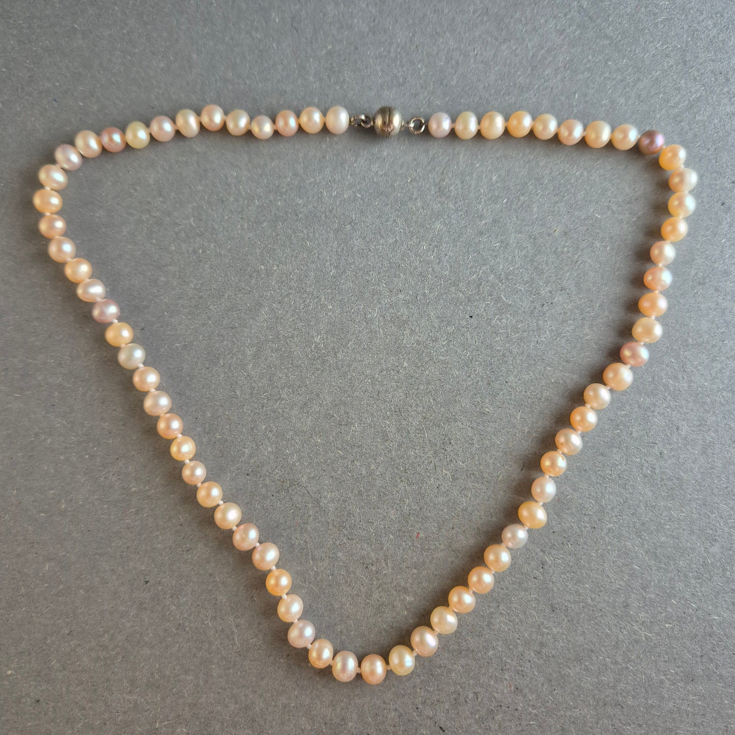Süßwasserperlenkette – Roséfarben & klassisch