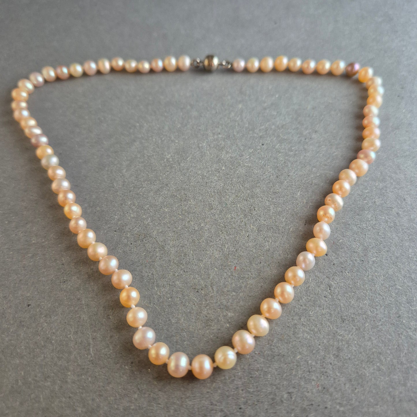 Süßwasserperlenkette – Roséfarben & klassisch