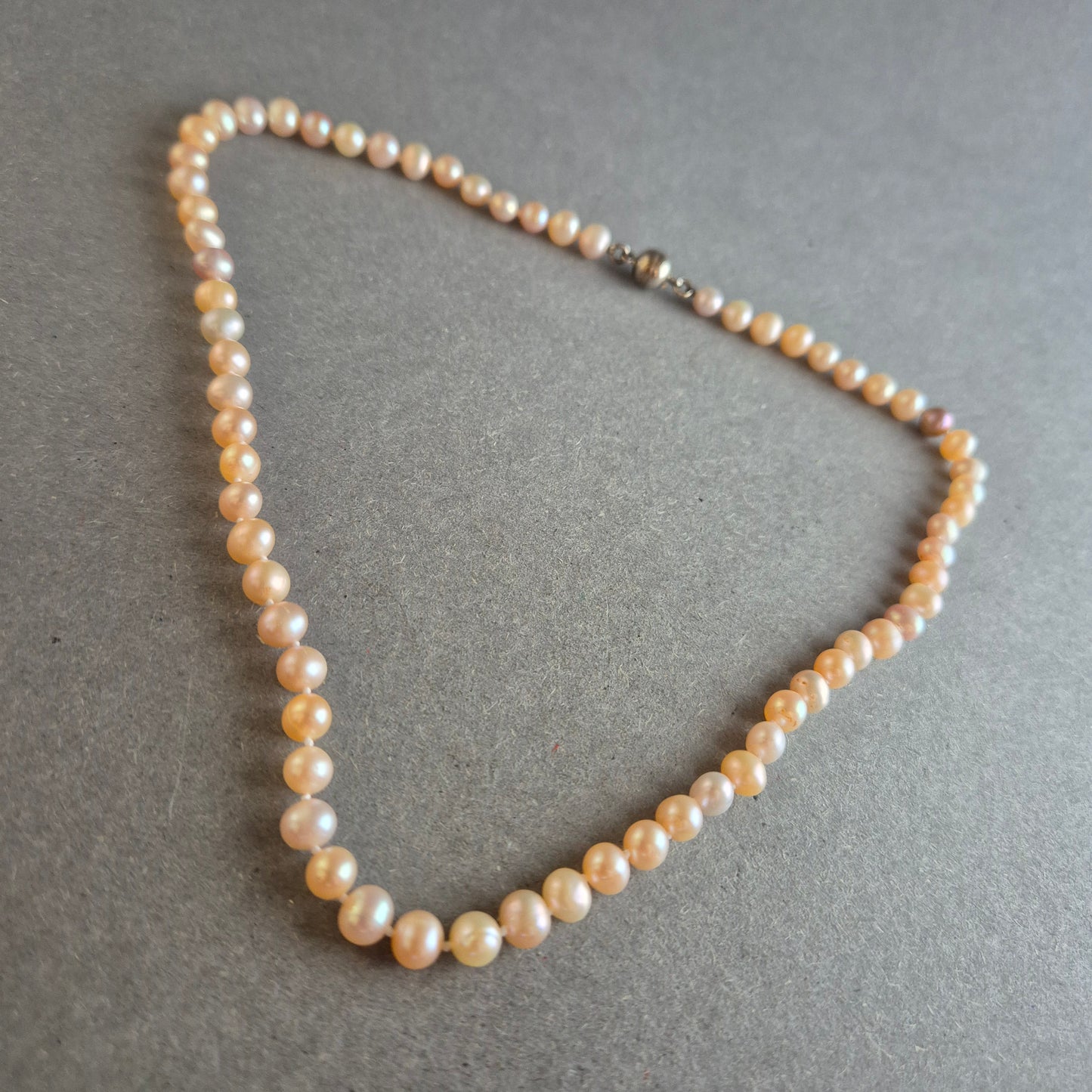 Süßwasserperlenkette – Roséfarben & klassisch