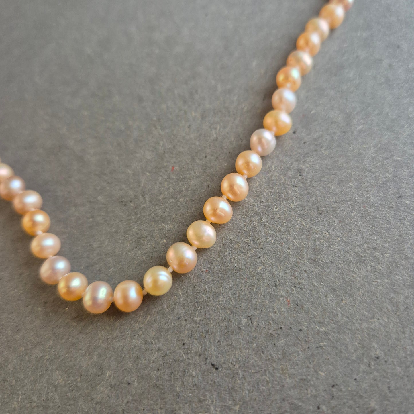 Süßwasserperlenkette – Roséfarben & klassisch