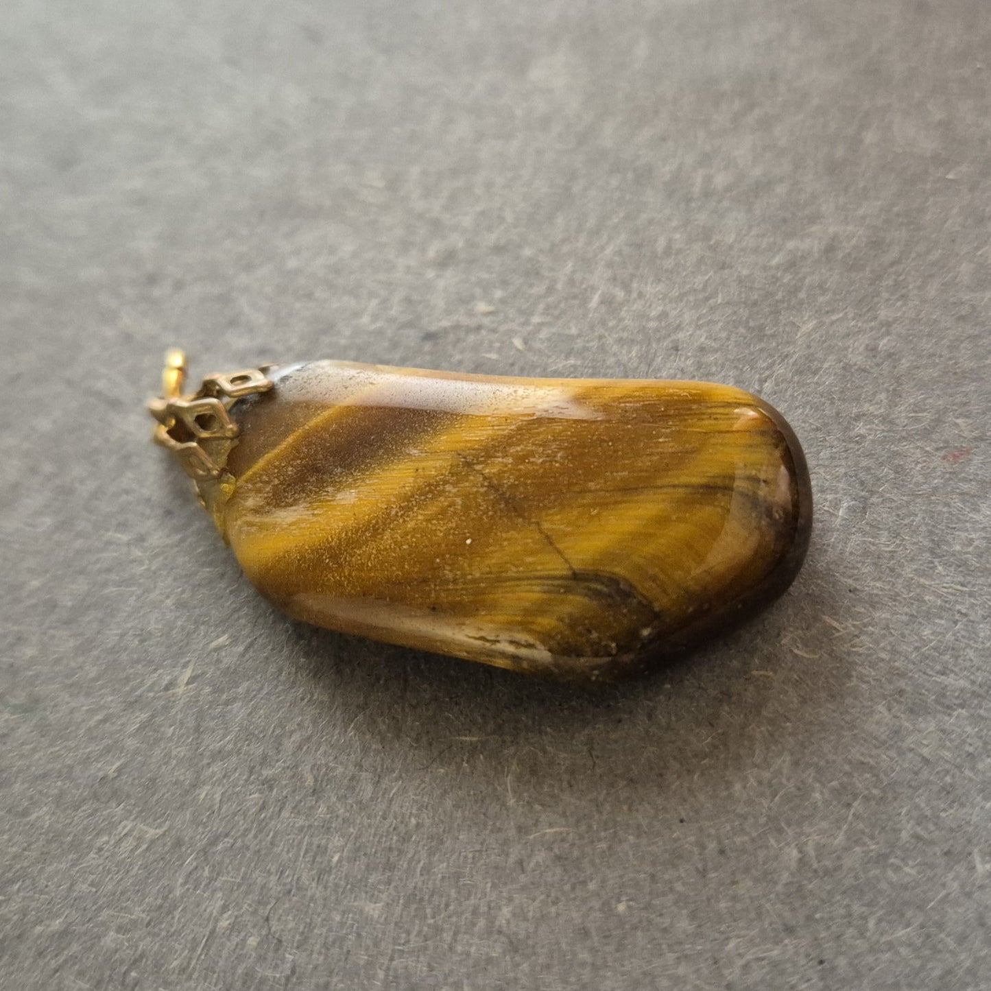 Tigerauge Anhänger – Naturstein mit Goldöse