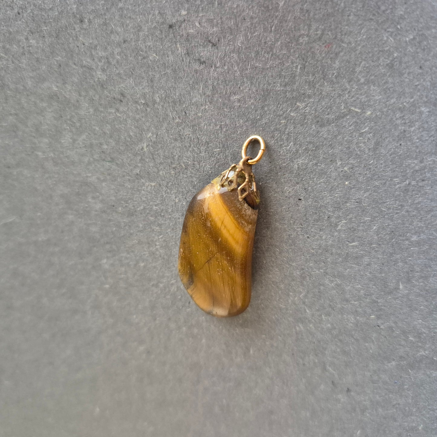 Tigerauge Anhänger – Naturstein mit Goldöse