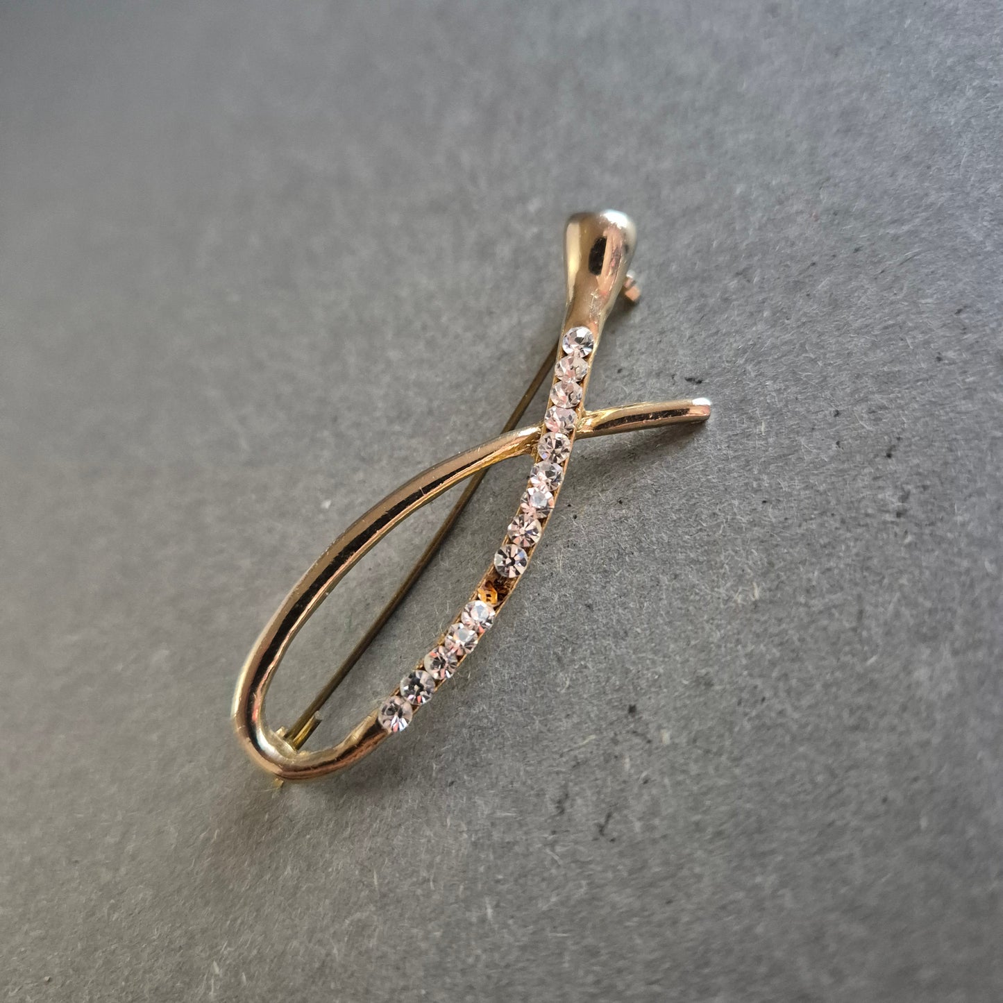 Vergoldete Vintage Brosche mit Strasssteinen