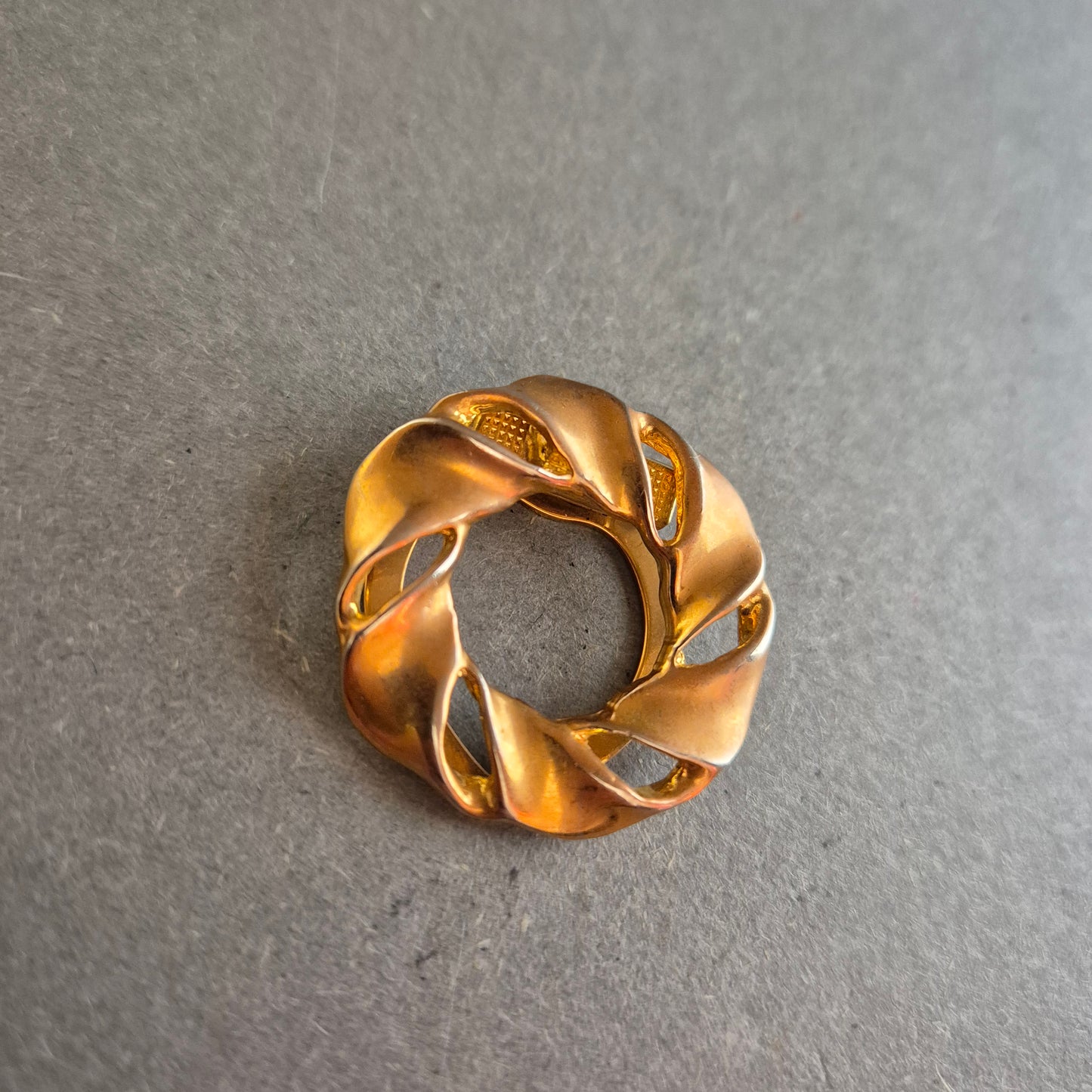 Vergoldete Vintage Brosche im Spiraldesign