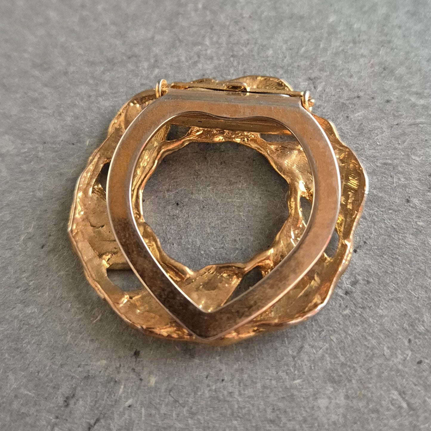 Vergoldete Vintage Brosche im Spiraldesign