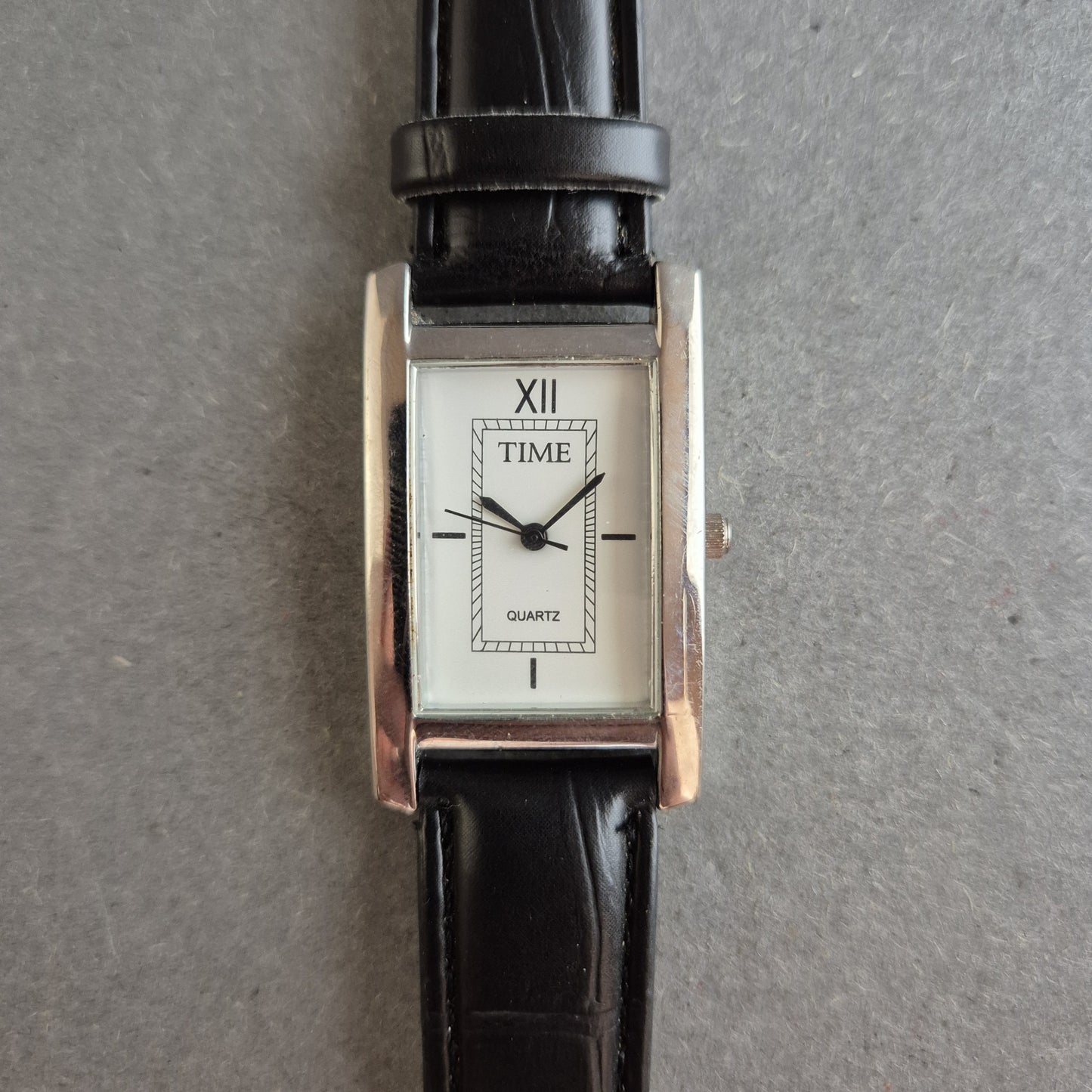 TIME Herrenarmbanduhr – Klassisch rechteckiges Design mit Lederband