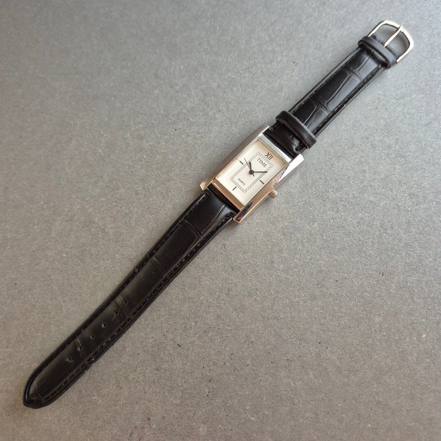 TIME Herrenarmbanduhr – Klassisch rechteckiges Design mit Lederband