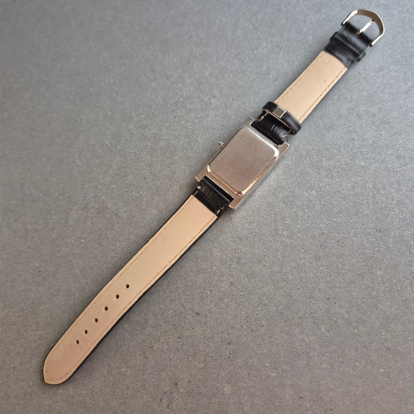 TIME Herrenarmbanduhr – Klassisch rechteckiges Design mit Lederband