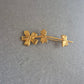 Goldene Vintage-Brosche mit floraler Blattverzierung
