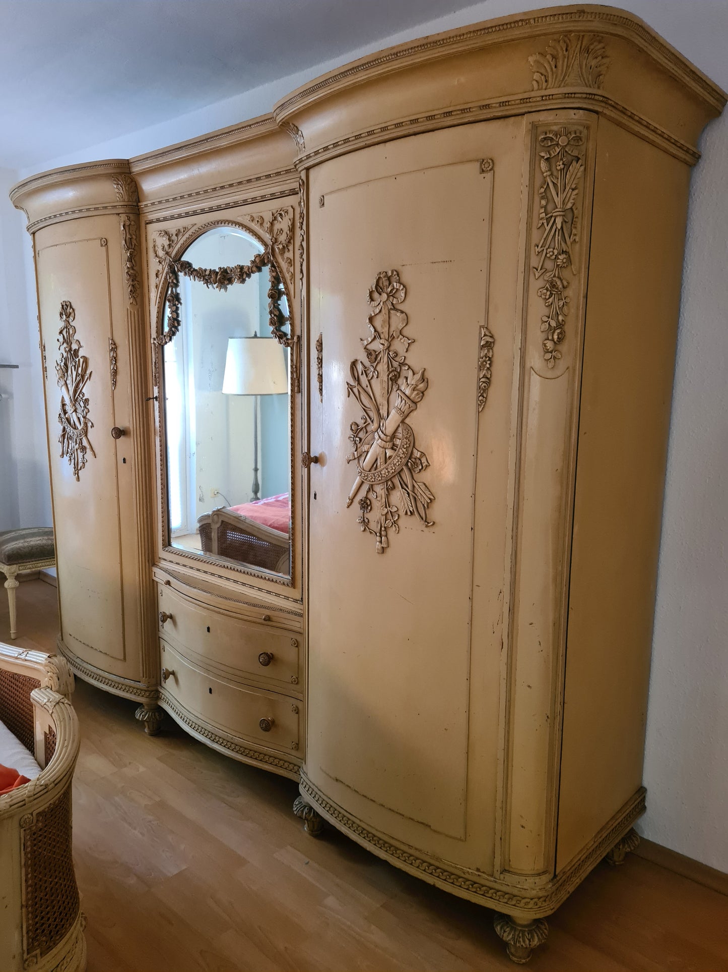 Antiker Kleiderschrank Schminktisch Schrank Louis Seize 250cm