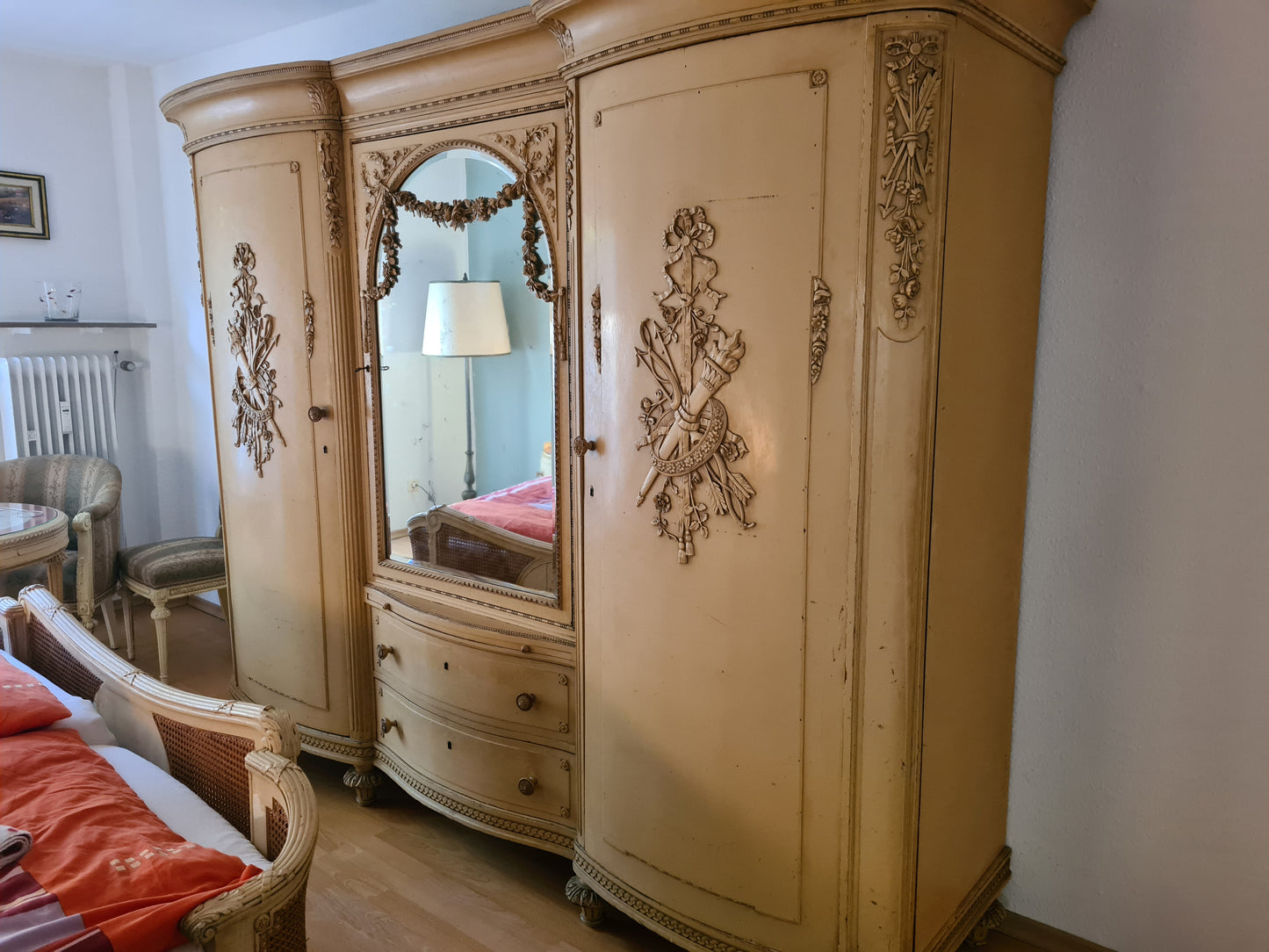 Antiker Kleiderschrank Schminktisch Schrank Louis Seize 250cm