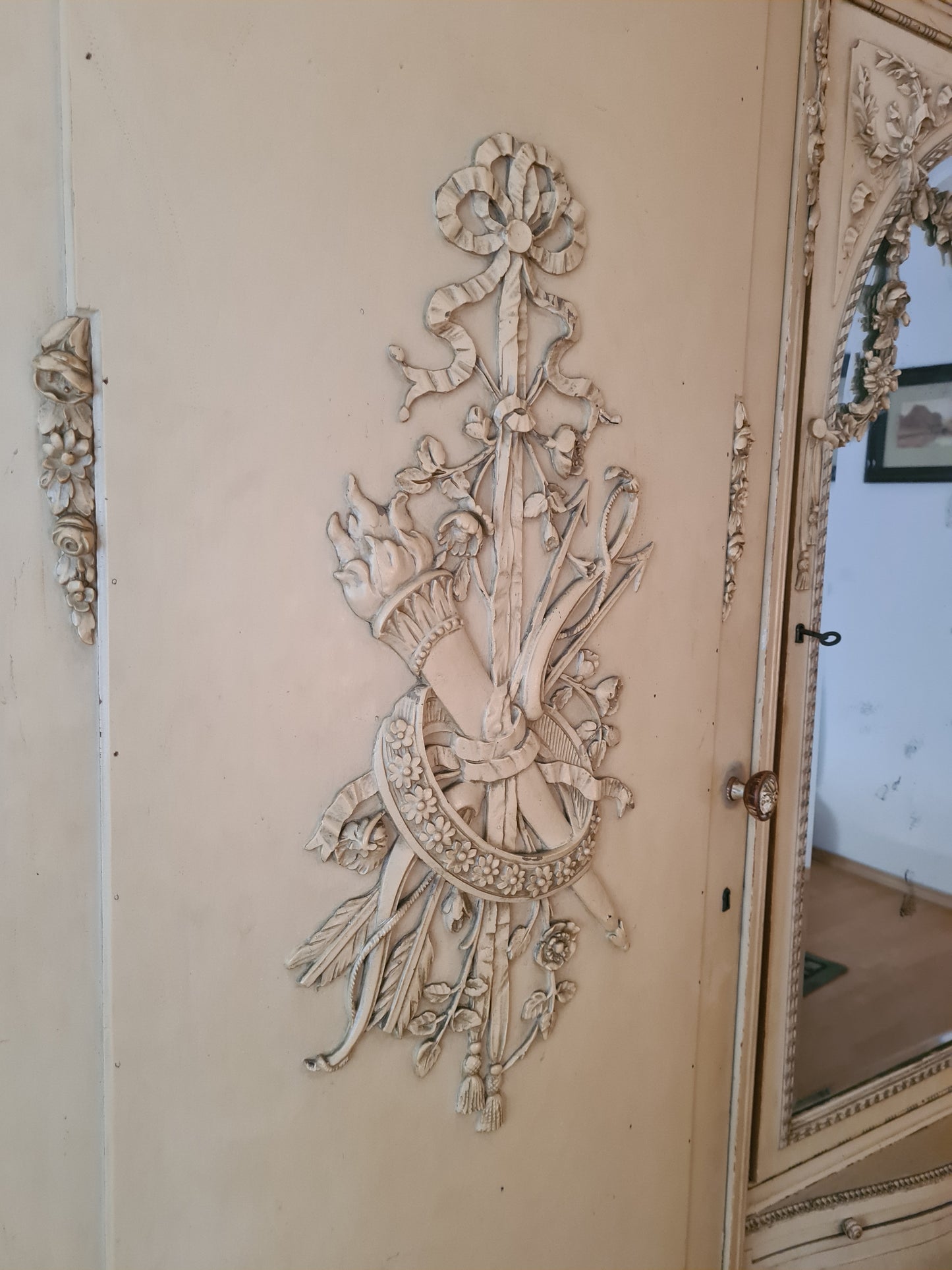 Antiker Kleiderschrank Schminktisch Schrank Louis Seize 250cm