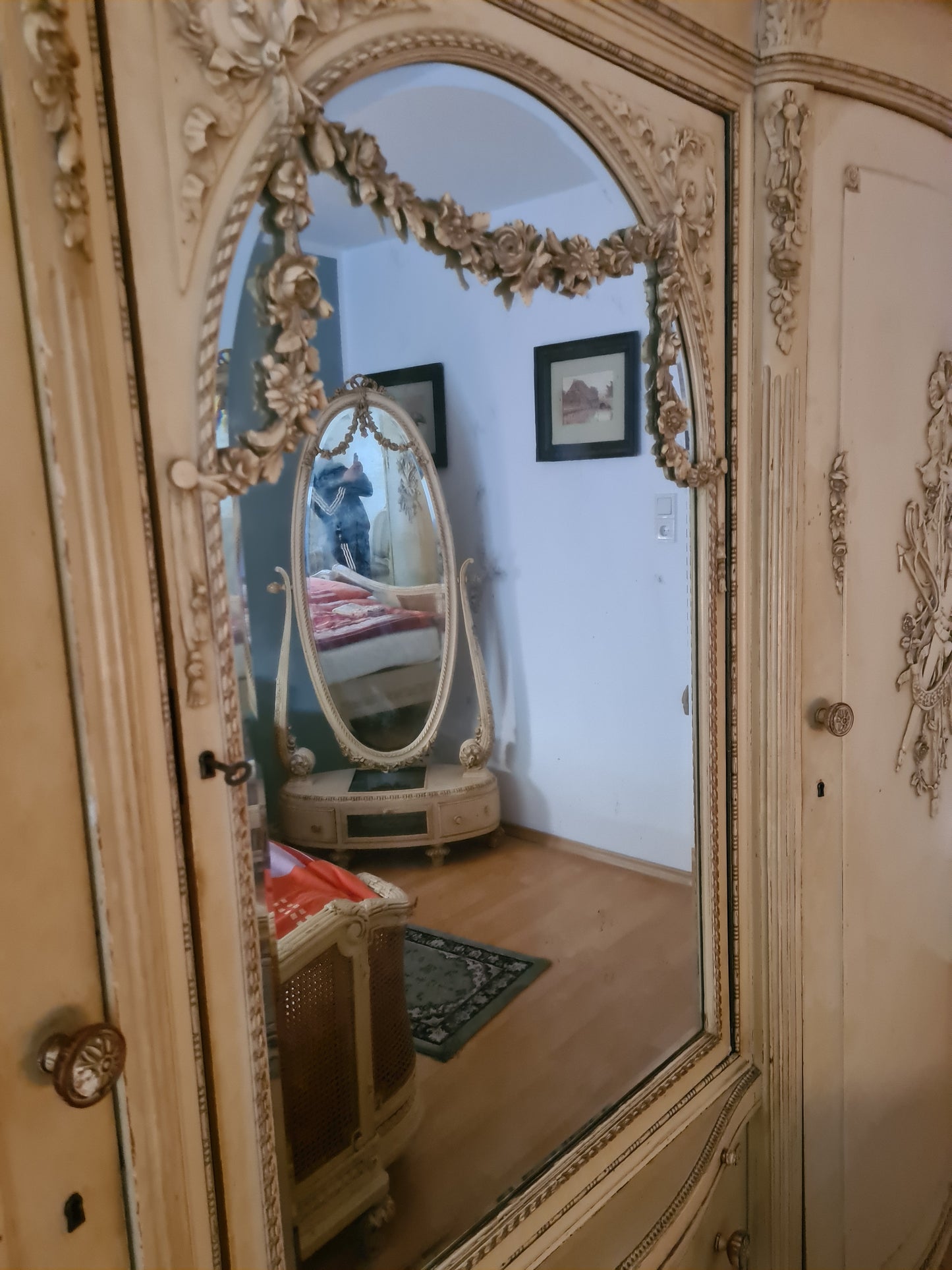 Antiker Kleiderschrank Schminktisch Schrank Louis Seize 250cm