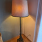 Antike Stehlampe mit bronzefarbenem Fuß Stoffschirm 165cm
