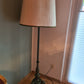 Antike Stehlampe mit bronzefarbenem Fuß Stoffschirm 165cm