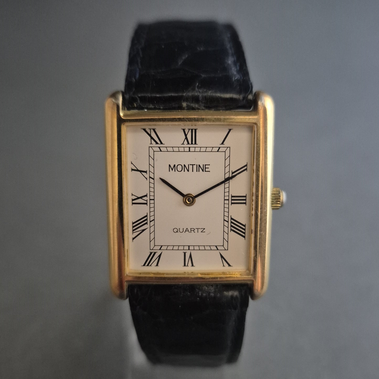 Vintage Armreif aus Edelstahl mit Goldfinish – Graviertes Design