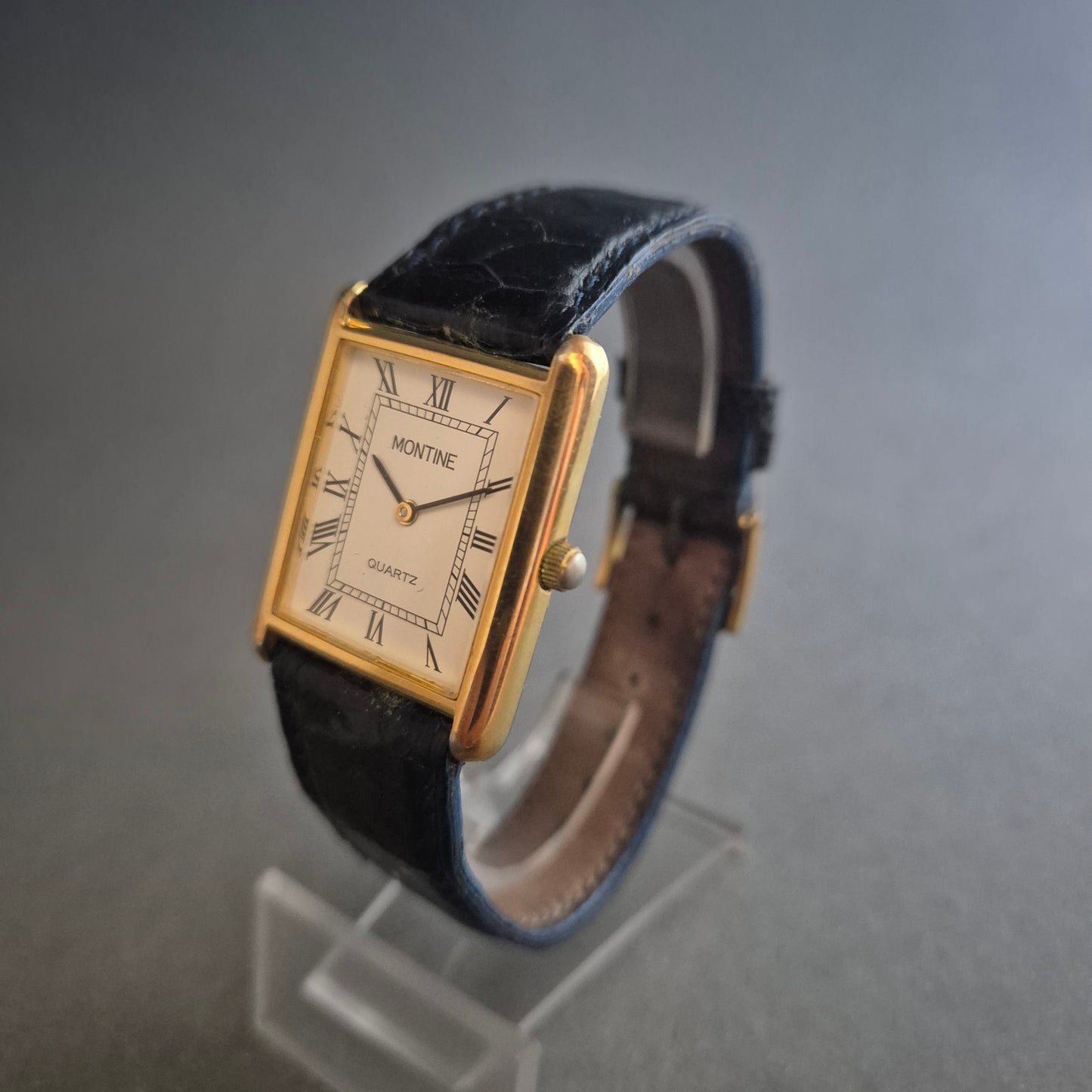 Vintage Armreif aus Edelstahl mit Goldfinish – Graviertes Design