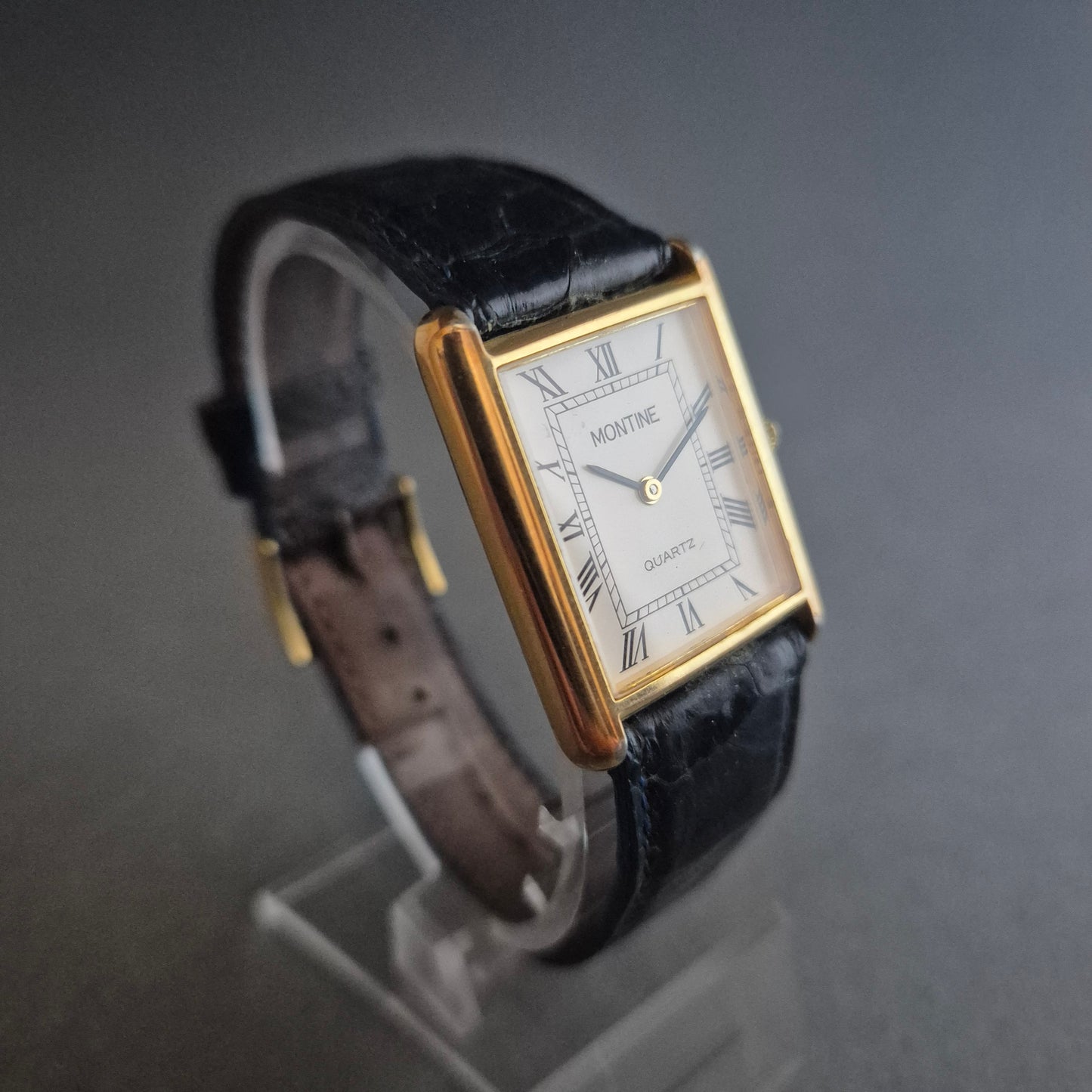 Vintage Armreif aus Edelstahl mit Goldfinish – Graviertes Design