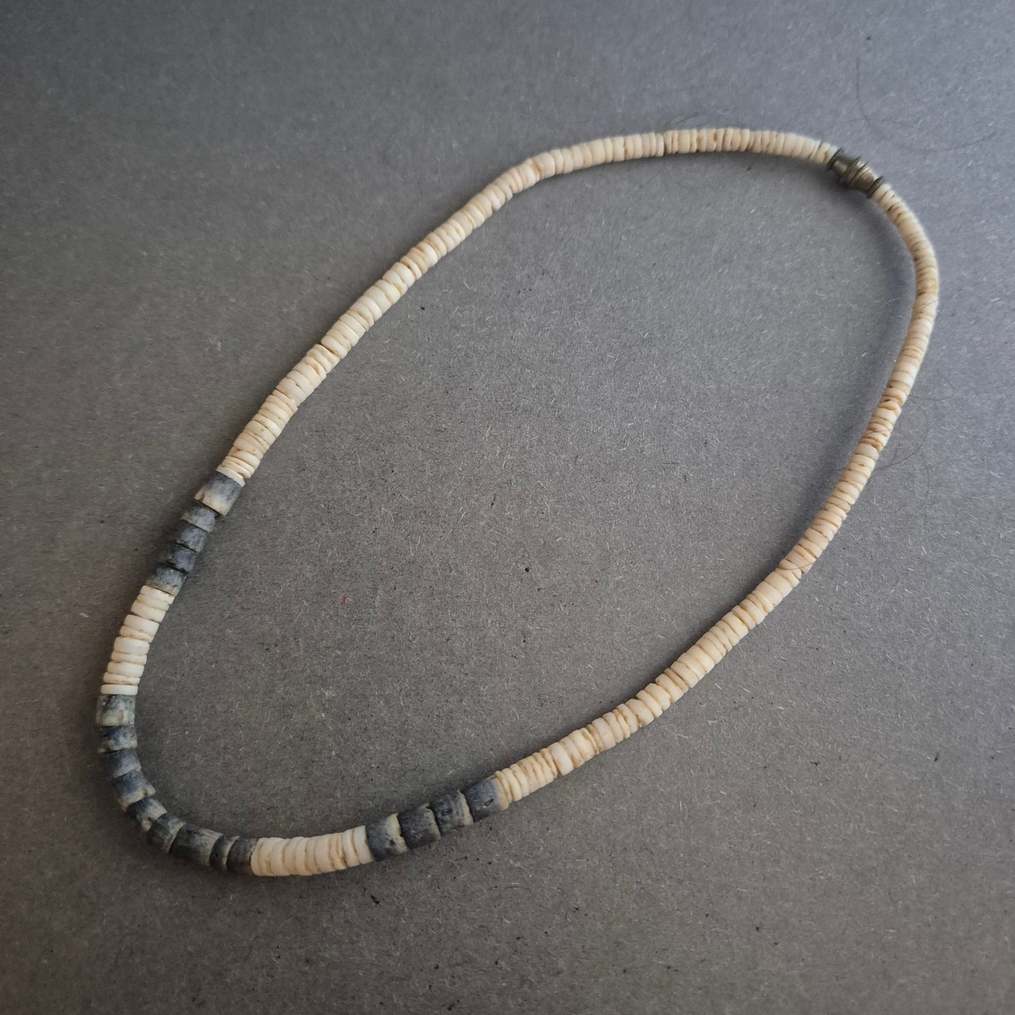 Vintage Surferkette aus Heishi-Scheiben – Naturlook im Boho-Stil