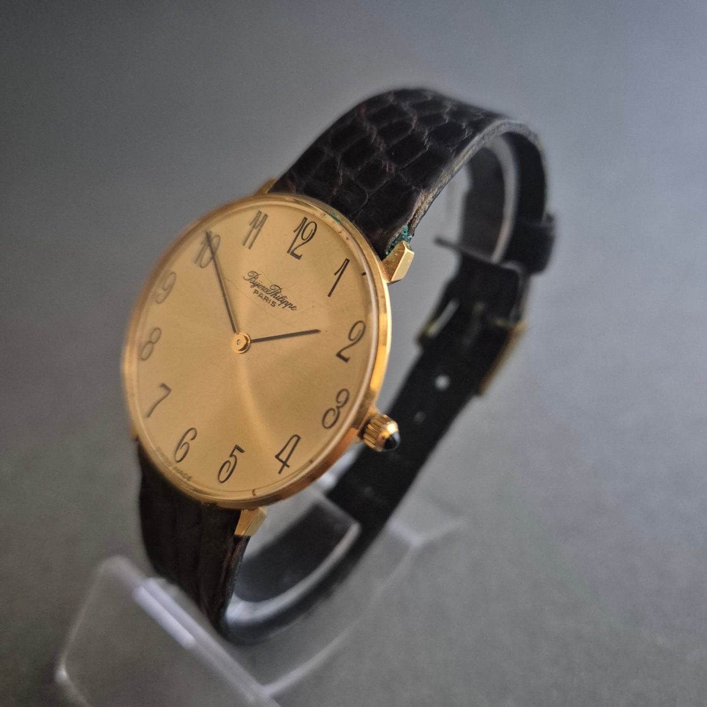 Elegante Bijou Philippe Uhr – Klassisch mit goldfarbenem Flair