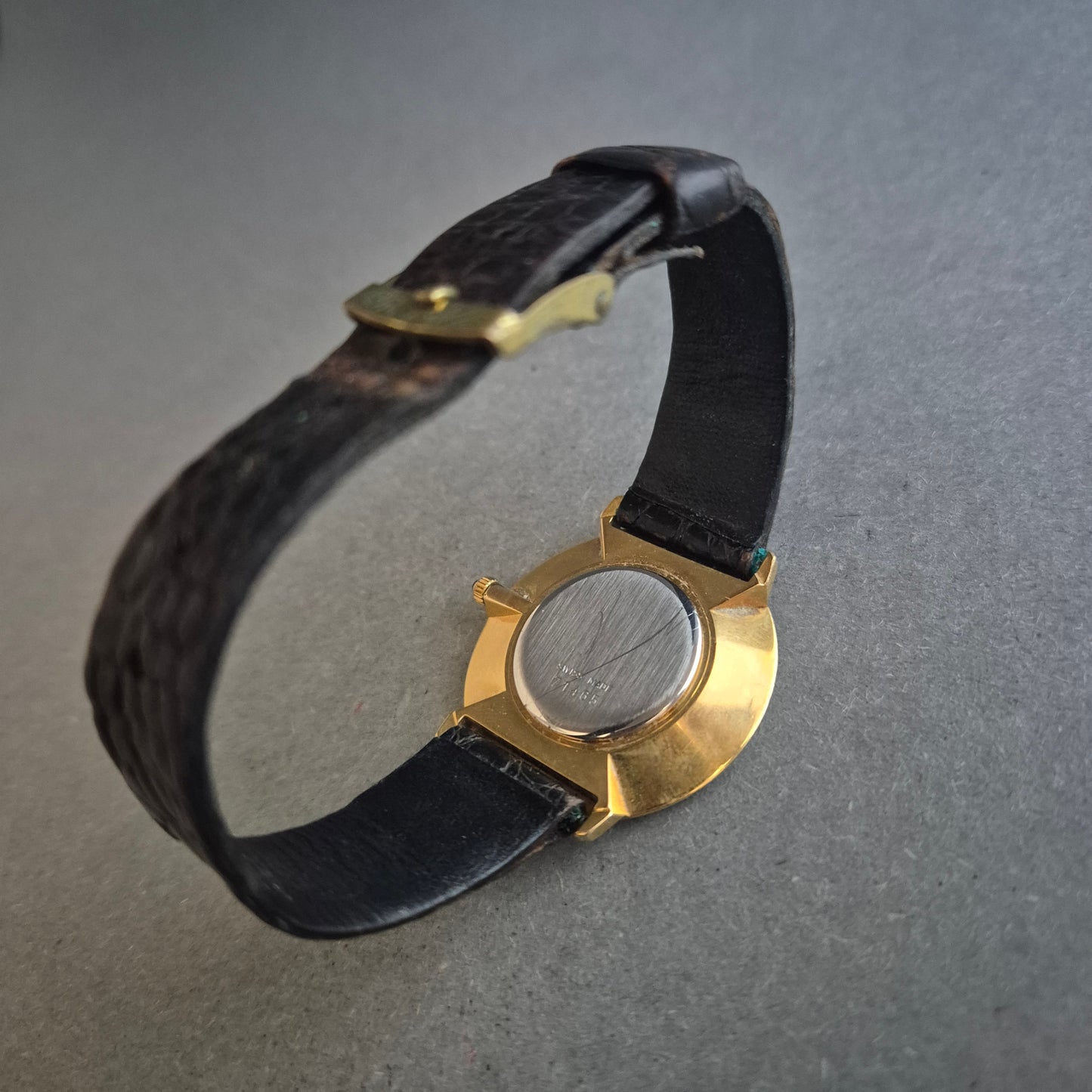 Elegante Bijou Philippe Uhr – Klassisch mit goldfarbenem Flair