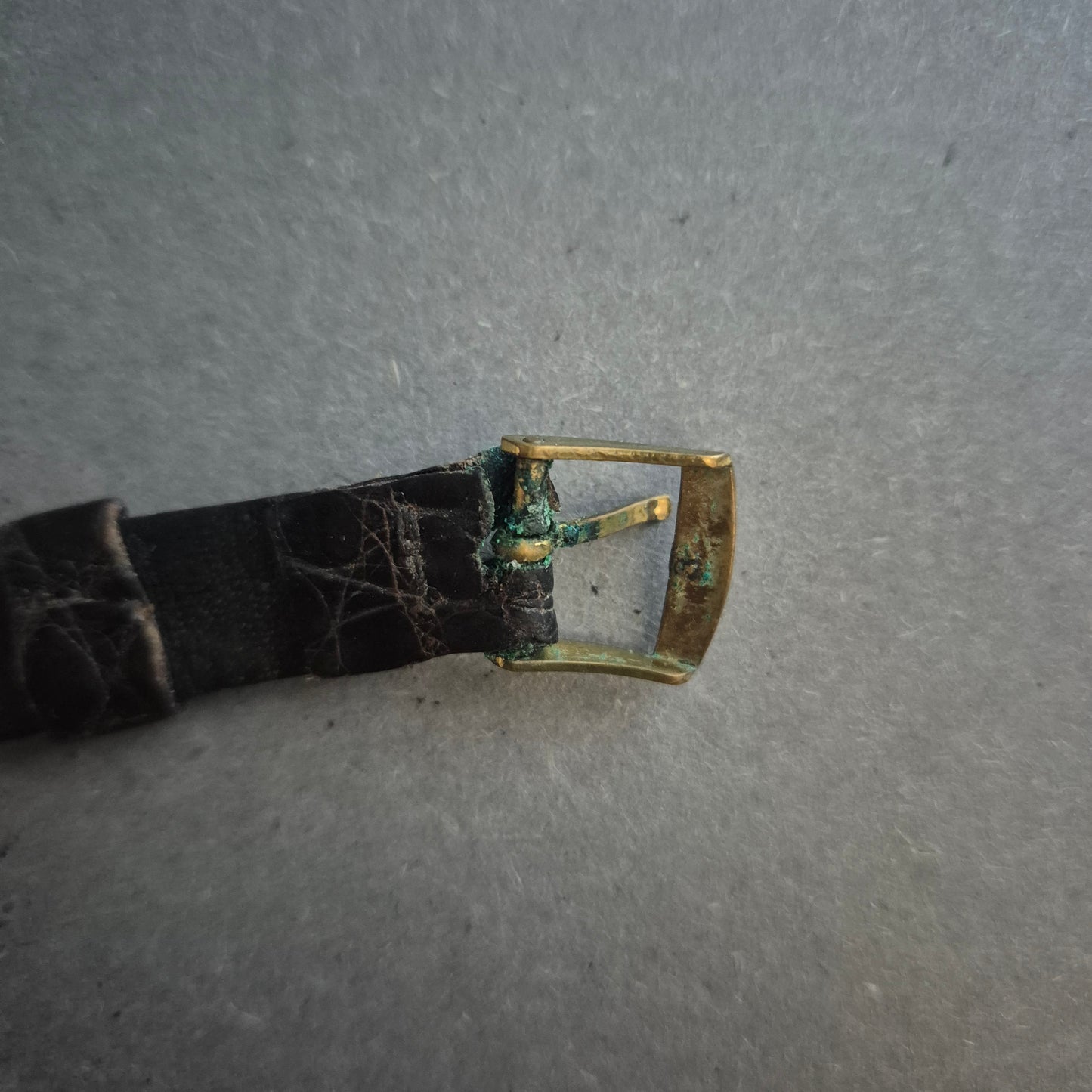 Elegante Bijou Philippe Uhr – Klassisch mit goldfarbenem Flair