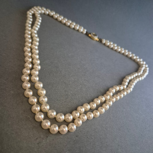 Zweireihige Vintage-Perlenkette mit Strass-Schließe – Eleganter Klassiker