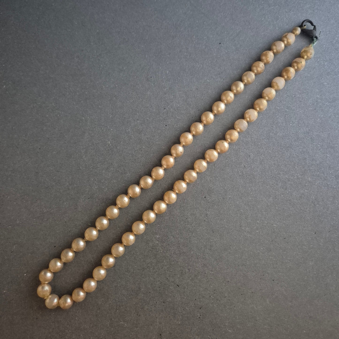 Vintage Perlenkette mit Patina – Authentischer Retro-Charme