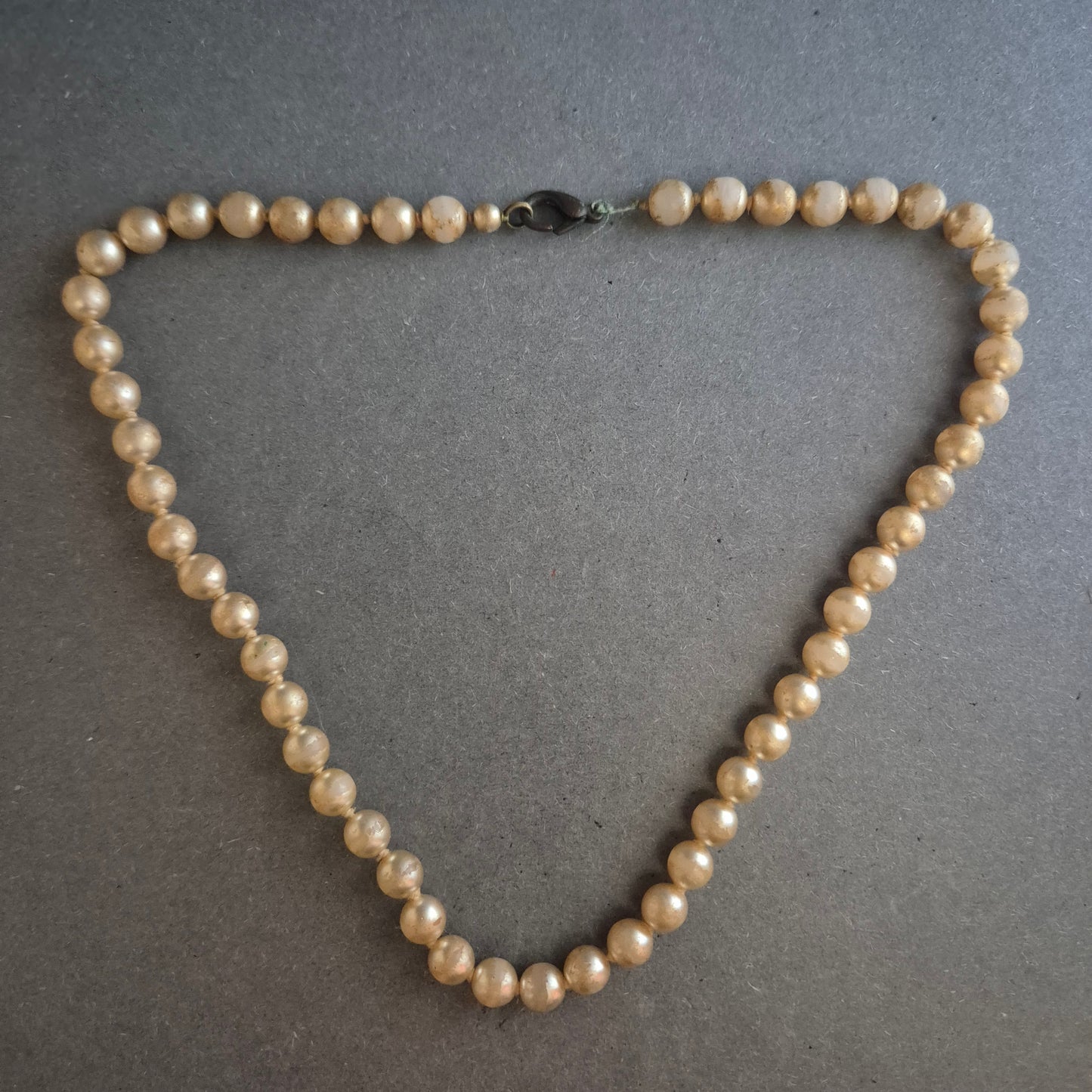 Vintage Perlenkette mit Patina – Authentischer Retro-Charme