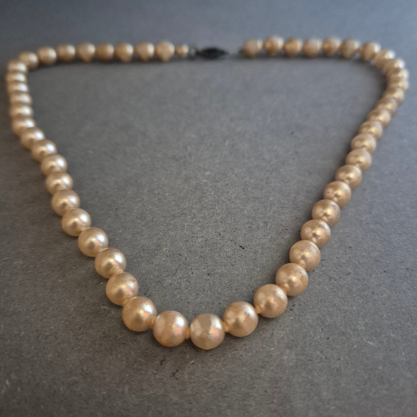 Vintage Perlenkette mit Patina – Authentischer Retro-Charme