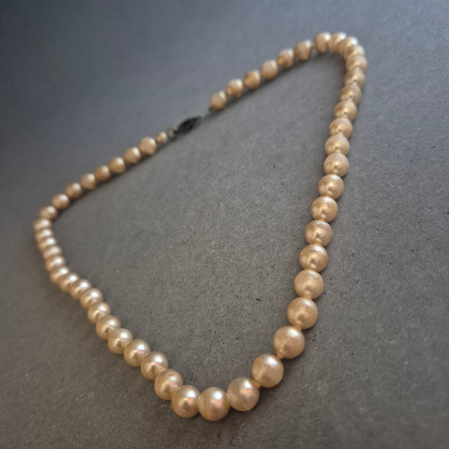 Vintage Perlenkette mit Patina – Authentischer Retro-Charme