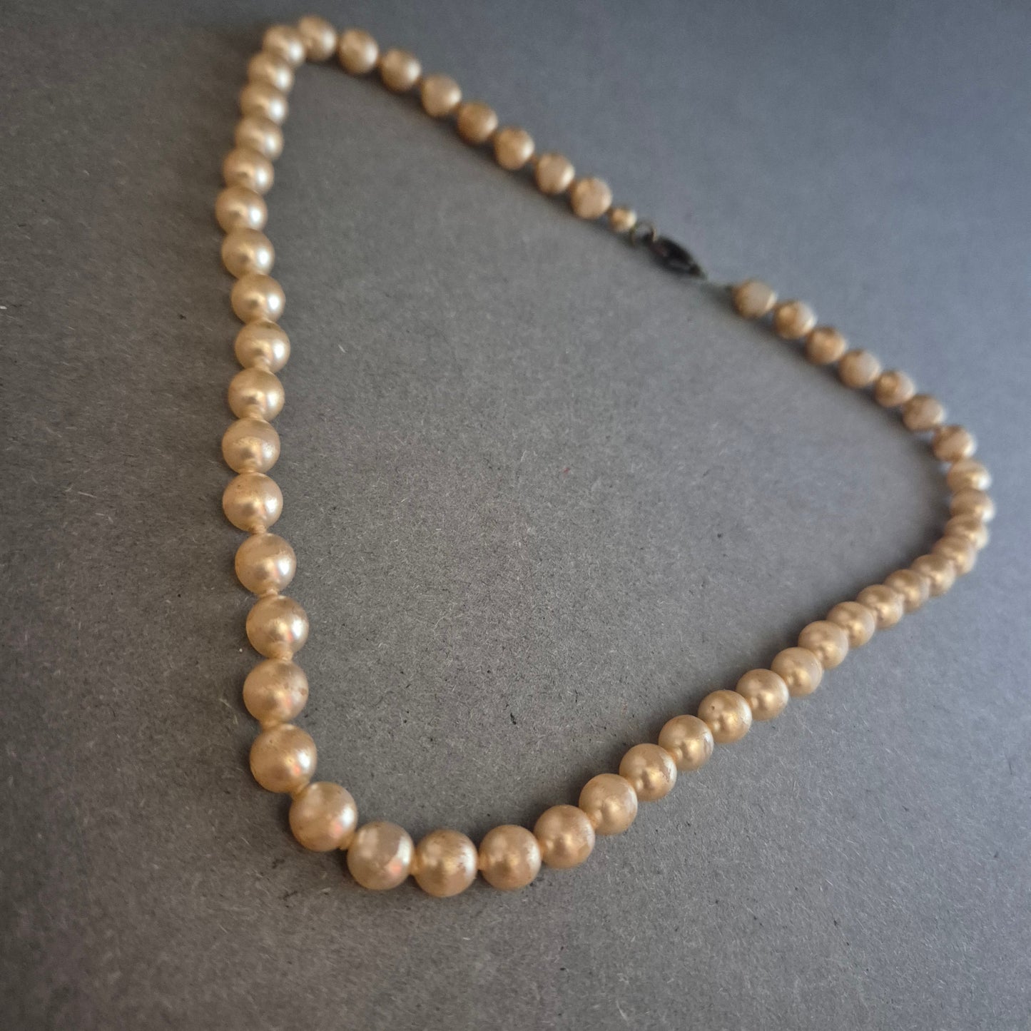 Vintage Perlenkette mit Patina – Authentischer Retro-Charme