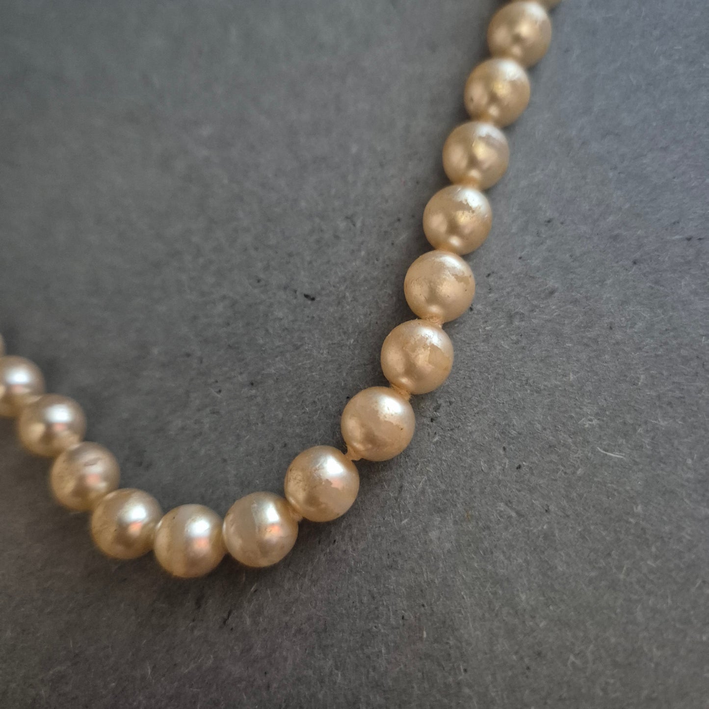 Vintage Perlenkette mit Patina – Authentischer Retro-Charme