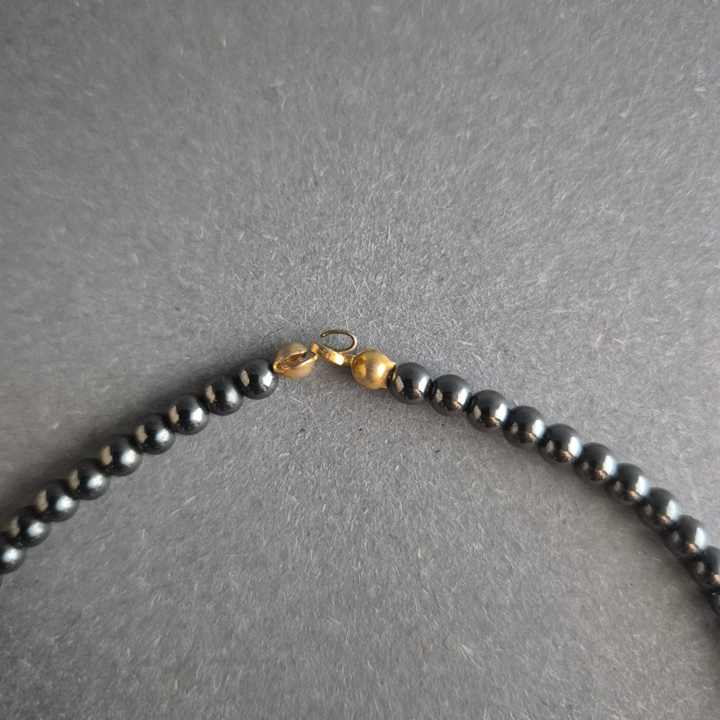 Statement-Kette mit Hämatit-Look – Geometrisches Design in Schwarz