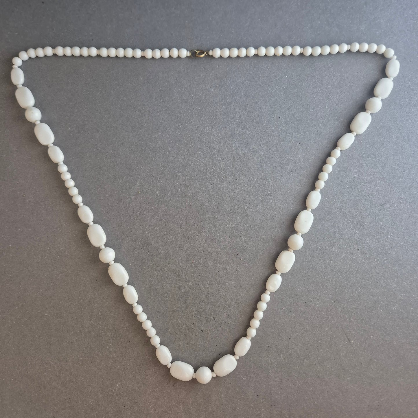 Schlichte Vintage-Perlenkette in Elfenbeinoptik – Elegant und vielseitig