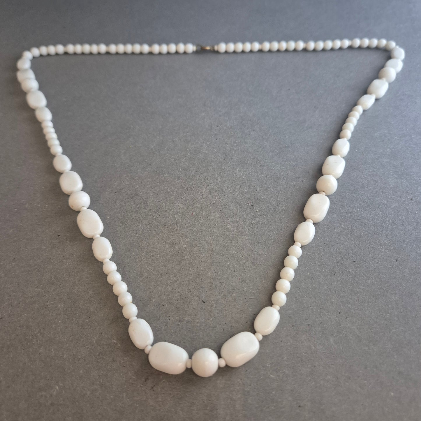 Schlichte Vintage-Perlenkette in Elfenbeinoptik – Elegant und vielseitig