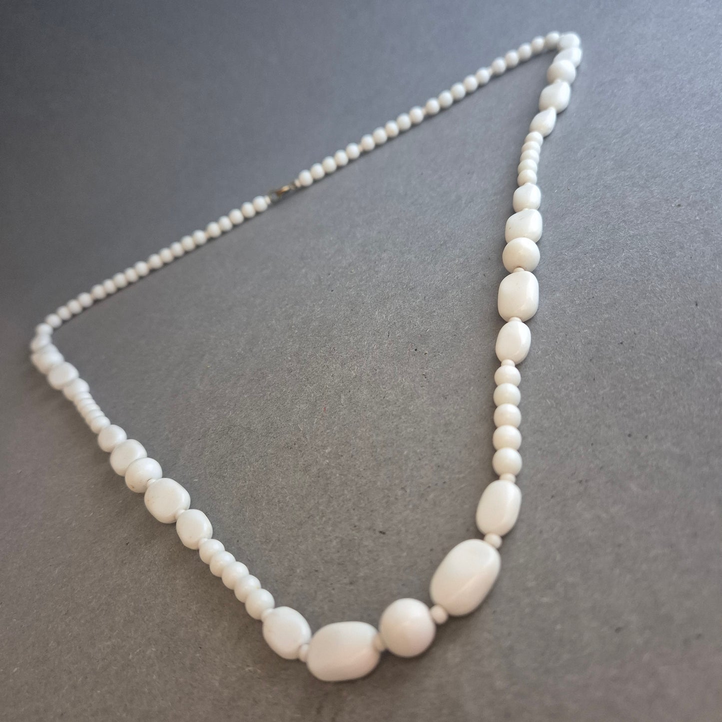 Schlichte Vintage-Perlenkette in Elfenbeinoptik – Elegant und vielseitig