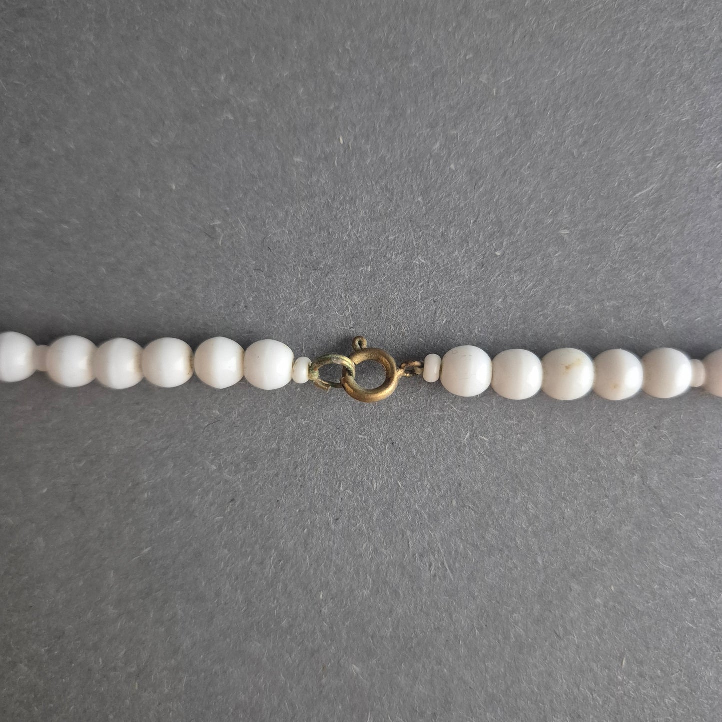 Schlichte Vintage-Perlenkette in Elfenbeinoptik – Elegant und vielseitig