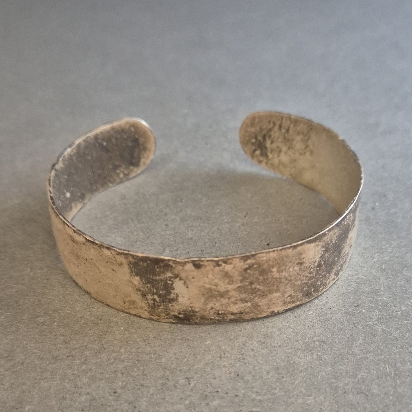 Vintage Armspange im Used-Look – Breiter Reif aus Metall